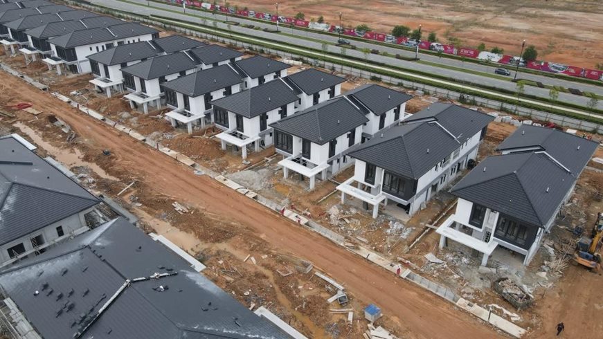     Ambrosia I as at 5/5/2025 - The roofing, internal and external finishes, including the wall and sewerage works serving the said Building are in progress.